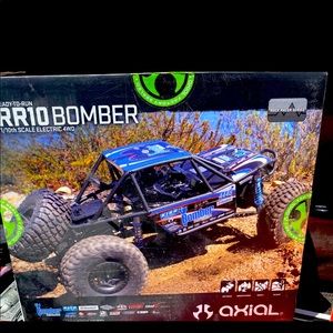 RR10 Axial Bomber RC Car